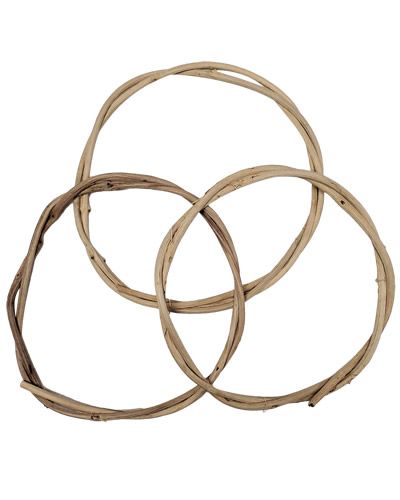 Close-up of a 15cm vine ring, a natural bird toy part with a rustic, woven texture, measuring 5.5 inches in diameter.
