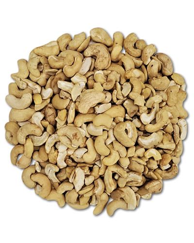 Crunchy, unsalted whole cashews without shells, perfect as a nutritious snack or foraging treat for birds.